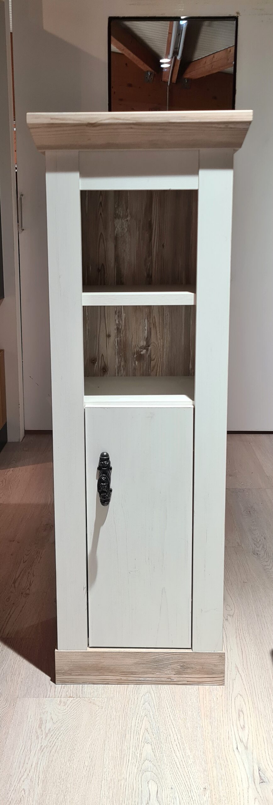 Regal Landhaus Stil mit Tür – Pinie Dekor Oslo / Glitz Weiß Wohnkomfort Pinie